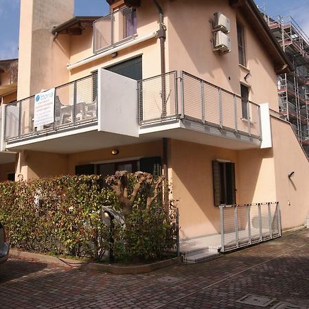 Appartamenti Villa Paola-Pochi Passi Dal Mare-Zona Piazza Aurora-לידו די ג'סולו מראה חיצוני תמונה